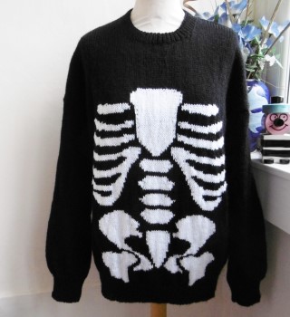 lightweight double knit jumper black white bones